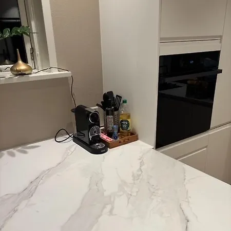 Stue Med Adgang Til Stor Have *